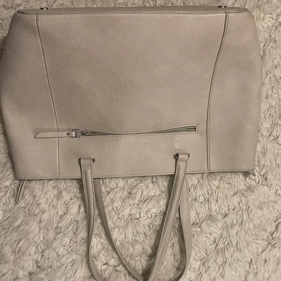 Beige axelväska med dragkedja