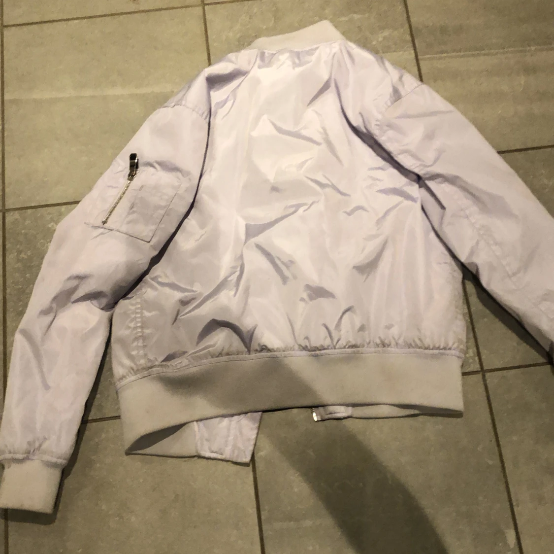 Ljuslila bomberjacka - 90