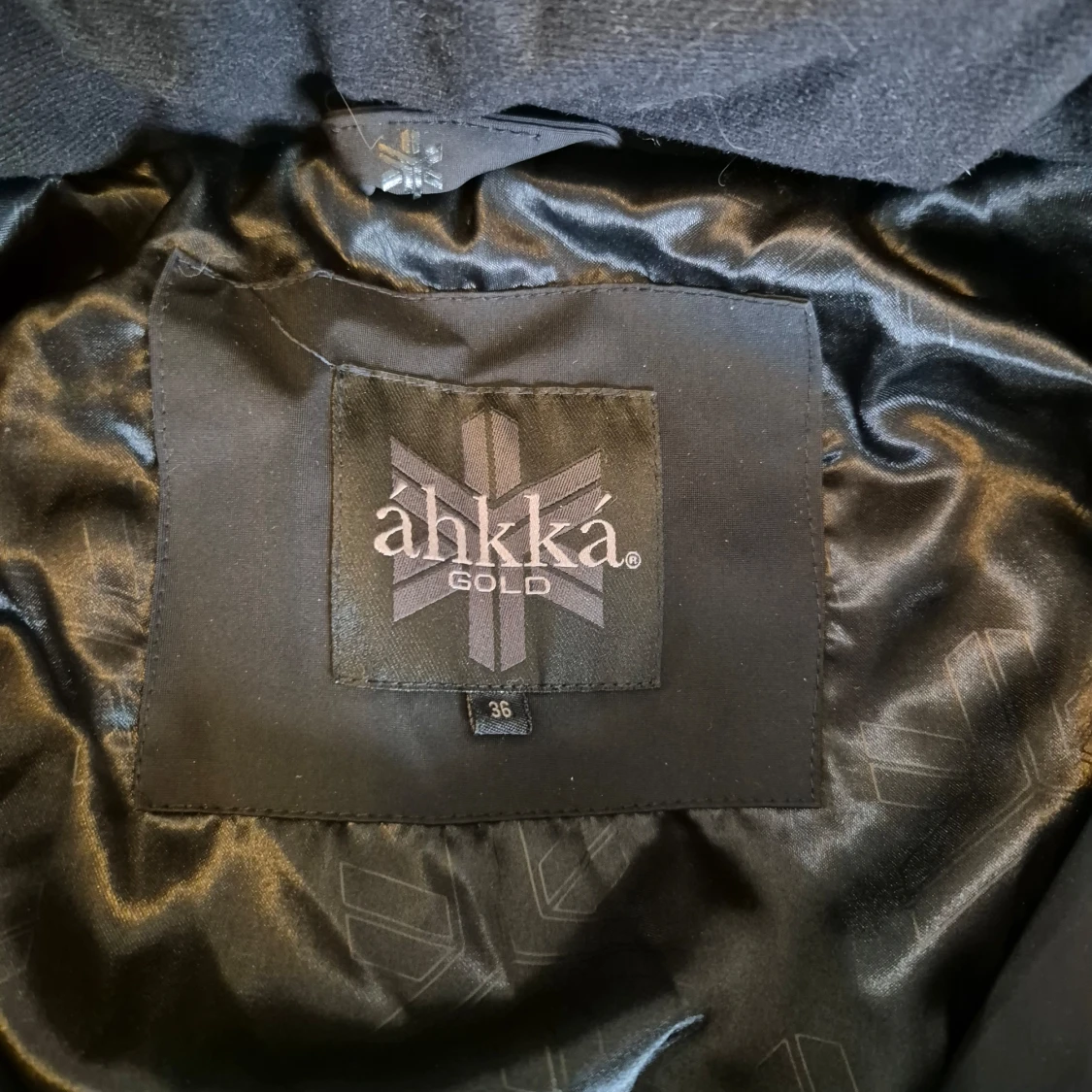 Svart lång pufferjacka från áhkká - 92