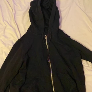 Svart hoddie - Fin svart huddie ny skick 