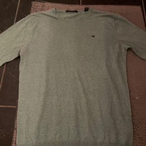 Scotch & soda tröja  - En fin tjära i unik färg och väldigt fint och skönt material, använd ett fåtal gånger och själv tycker jag den är väldigt fin 