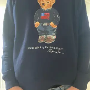 Tjena säljer min Ralph Lauren hoodie som jag inte vill ha längre Nypris: 1395