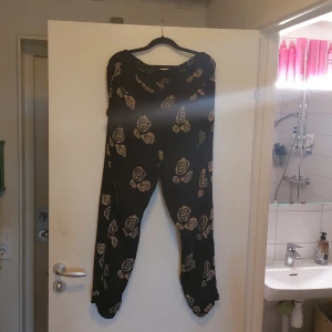 Byxor st XL - Bättre begagnad byxa, Märke okänt, storlek XL, pris 50kr