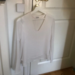 Vit blus🤍 - En jättefin blus som tyvärr inte kommer till användning🤍