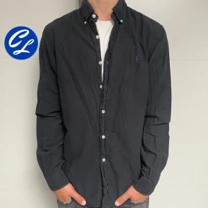 Ralph Lauren skjorta  - Ralph Lauren skjorta | Skick: 7/10 | Strl M | Pris - 449 | Fraktar via Postnord eller Instabox på köparens bekostnad | Hör av dig vid minsta fråga eller fundering!