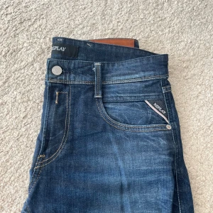 Replay Anbass - Hej, säljer ett par Replay anbass som endast har blivit använda fåtal gånger. Hör gärna av dig vid fler frågor. 