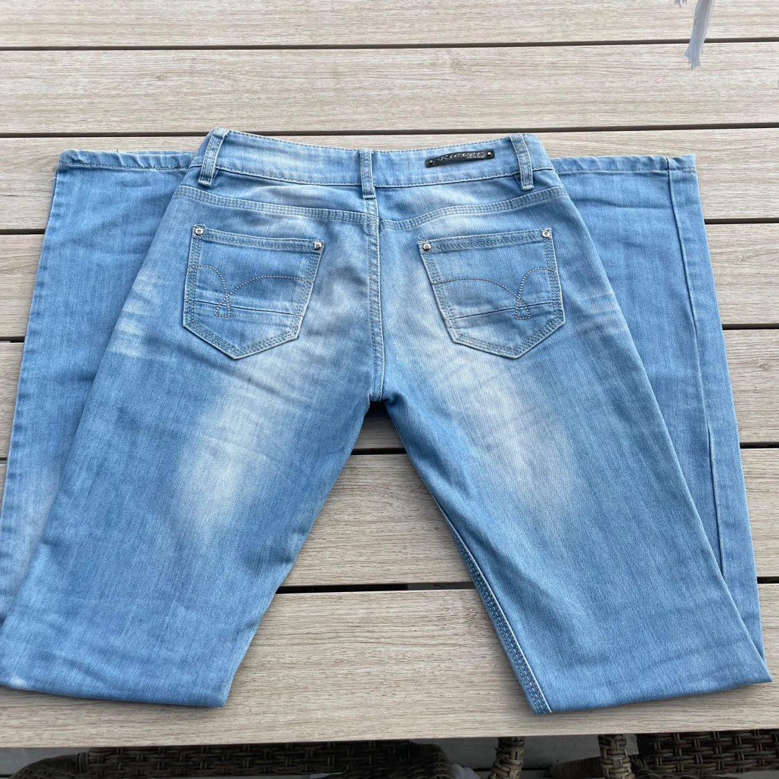 Ljusblå lågmidjade jeans - 90