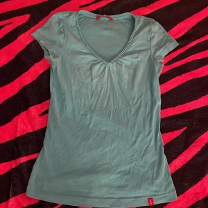 Turkos y2k topp - Haft den ganska länge men har bara kommit till användning några få gånger den är väldigt stretchig 💞