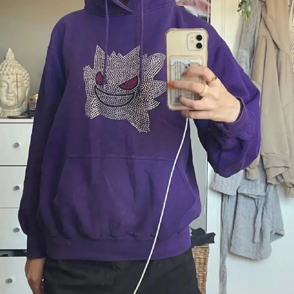 kommer inte till användning längre :( står ingen storlek men skulle gissa på XS/S.. Hoodies.