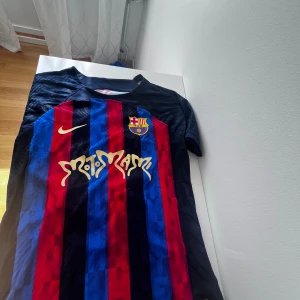 Barcelona tröja - Schysst Barca tröja som är limiterad. Har ingen användning av den 