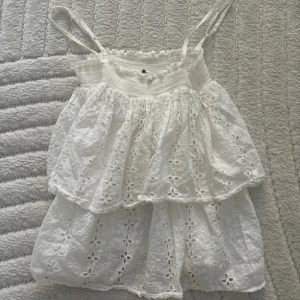 Vit Blus - jättefin köp gärna direkt! 