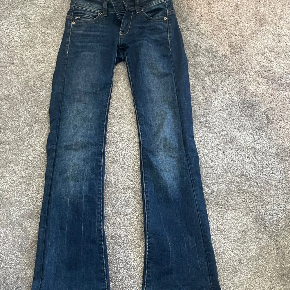 Så snygga jeans från zalando/g-star. I superfint skick och är justerbara💞 pris kan såklart diskuteras!. Jeans & Byxor.