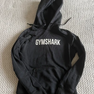 Gymshark hoodie  - Klassisk hoodie från Gymshark. Så mjuk och skön, dessutom riktigt snygg! 
