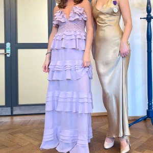 Drömmig balklänning - Sjukt fin balklänning som man får 1000 komplimanger i varje gång man har på sig:)) 