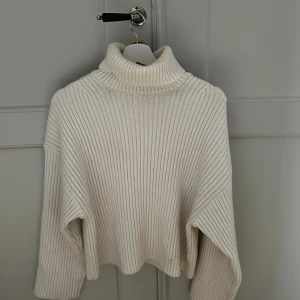 Stickad tröja  - Gott skick 