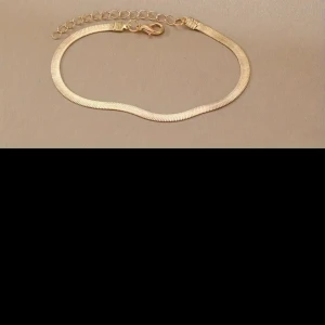 Armband  - Helt nytt!  Armband i fint skick som är nyköpt men tyvärr i fel storlek för mig!  Det är ett armband i guld! 