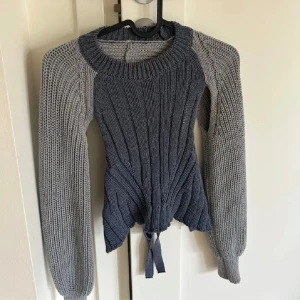 Zara topp med öppen rygg - Säljer denna superfina topp från zara, aldrig använd och prislapp kvar💗