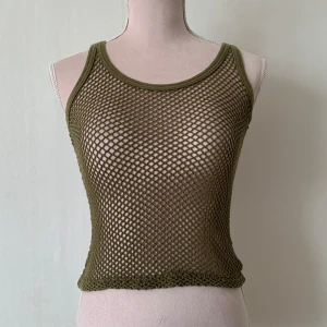 Nät-linne - Nät linne från Only i storlek XS. Aldrig använd. För bara 30kr🥰 perfekt med en färgstark topp under. 