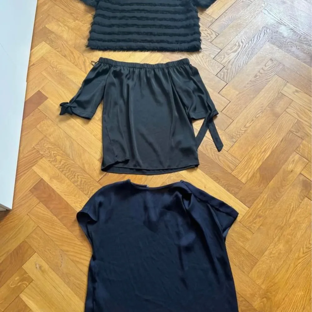 Toppar Bild 1 - alla i strl M (förutom den nya som är S) Bild 2 - alla i strl M Bild 3 - alla i strl S. Puserot.