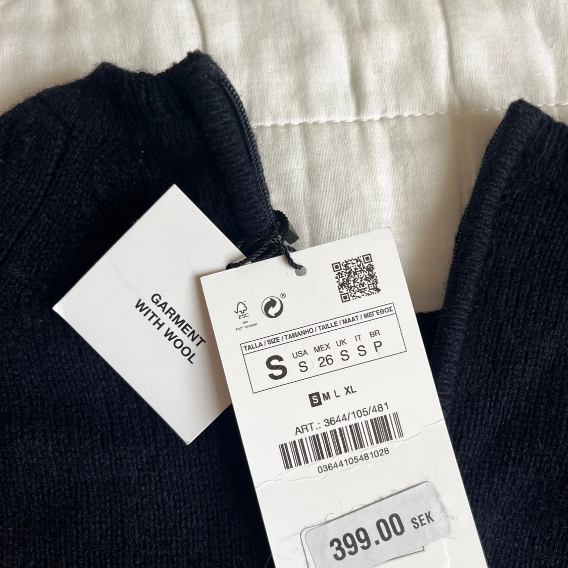 Marinblå stickad t-shirt från Zara  - 92