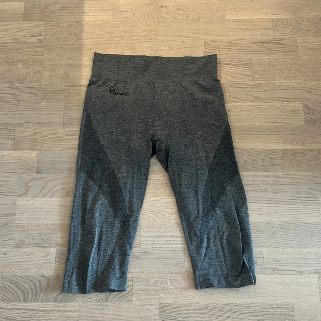 Grå träningsleggings från Panos