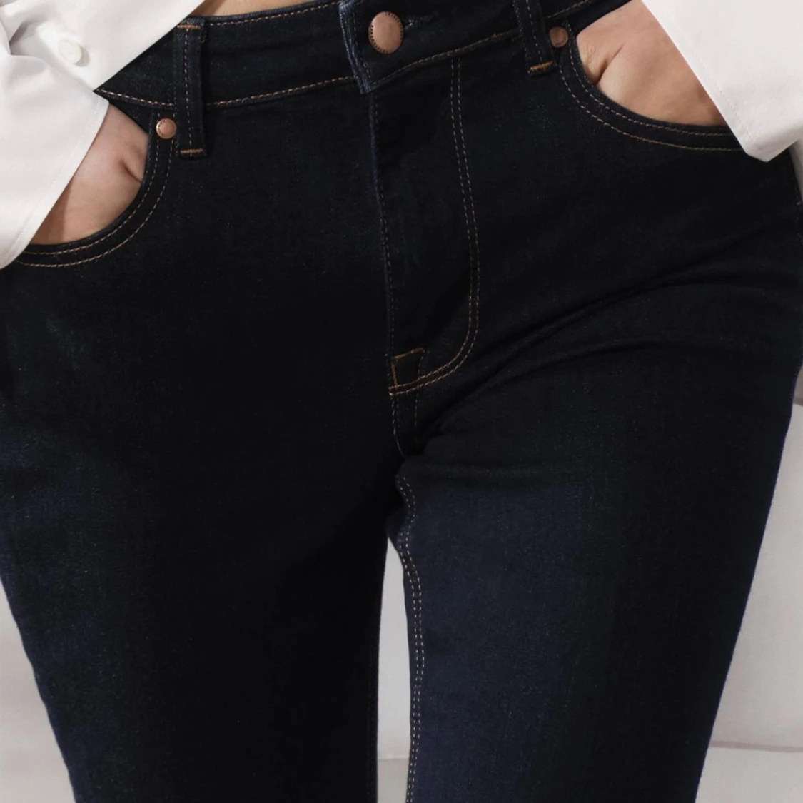 Zara mid rise flare jeans - 92