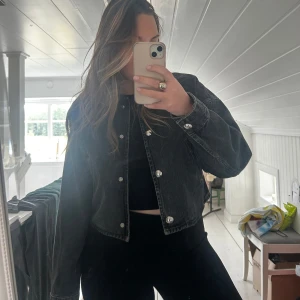 Jeansjacka - Jeansjacka från hm. Som ny!