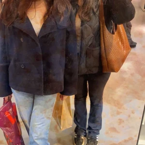 Brun flätad väska  - Så fin brun väska, perfekt till skolstarten samt hösten! Fått i present, så vet tyvärr inte vart den är ifrån 🤎