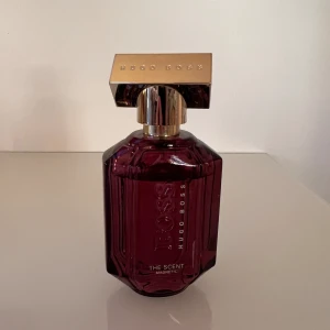 Hugo Boss The Scent Magnetic EdP - Parfym från Hugo Boss, använd kanske 3 gånger men doften passar inte mig; butikspris ligger mellan 879 (på rea) - 1395kr