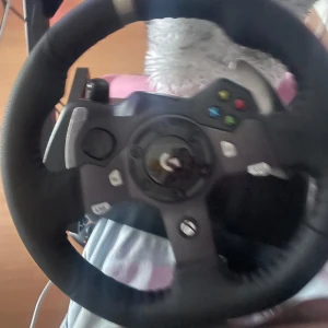 Ratt och pedaler Logitech - Ratt och pedal fast ingen växelspak