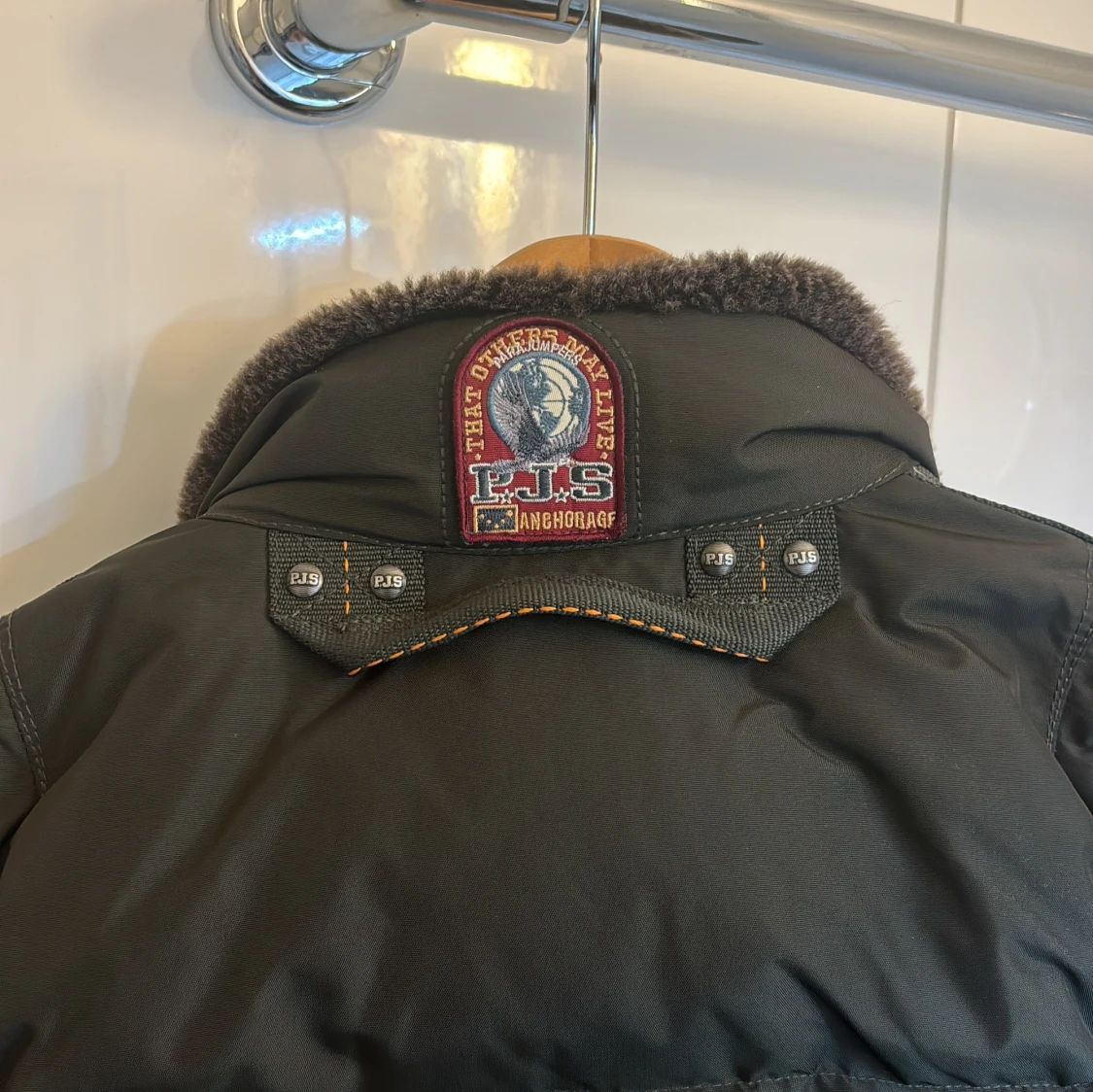 Parajumper kobuk väst  - 92