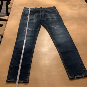 Jeans  - Skitsnygga helt nya. Jeansen är dessutom Stretchiga. Se bilder för längd och midja. 