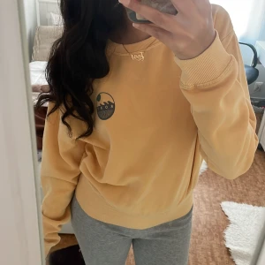 Gul crewneck  - Jätte bekvämt gul crewneck!