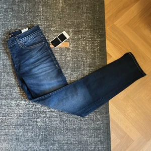 Oandvända Jack and Jones jeans - Säljer dessa helt nya Jack and Jones jeans. De passade mig inte därav priset. Kan gå ner i pris vid snabb affär.
