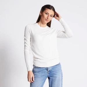 Finstickad tröja, vit - Jag säljer denna jättefina finstickade tröja från lager, storlek xs.  Aldrig använd, i nyskick, säljes då den inte kommer till användning.  Pris kan diskuteras 