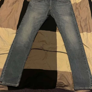 Lee jeans  - Lee jeans i storlek 34/34, är i perfekt skick! Hör av er vid minsta fundering. 