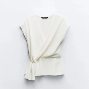 Zara blus - Säljer då jag inte använder den längre änvänd ca 3 gånger❤️