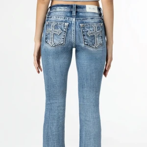 Miss me jeans - Oanvända miss me jeans eftersom dom tyvärr är för stora. Storlek 29 och 34 i längd. Passar något i storlek medium. Köpta för 1700 