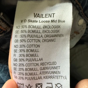 JEANS - Säljer 2 par jeans från märket Vailent. Byxorna är använda ett fåtal gånger.  Skick- 8,5/10