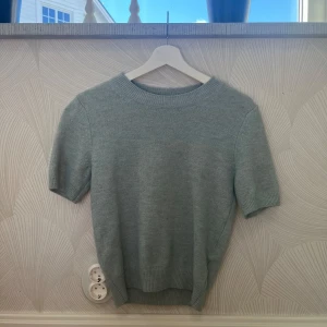 Stickad tshirt - Superfin stickad tshirt som är PERFEKT nu till hösten! 