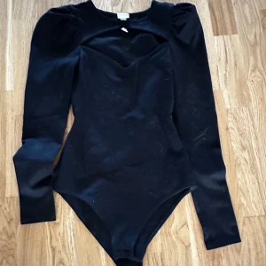 Body  - Svart body från hm i storlek xs 