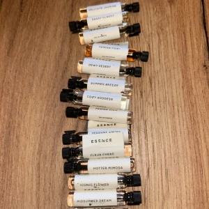 Parfymprover i olika dofter - Test-kit från Essnce 14x2ML helt oanvända allihopa. På hemsidan kostar en tester 45kr/st. Säljer alla tillsammans 