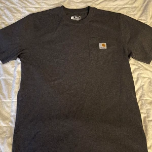 Carhartt losse fit t-shirts  - Säljer min losse fit carharrt t-shirts som knappt är använd.