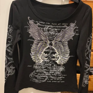 Rhinestone tröja - Asfet långärmad Rhinestone tröja. Använd 1 gång.