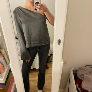 One shoulder top - One shoulder top från Gina Tricot, använd 1 gång❤️
