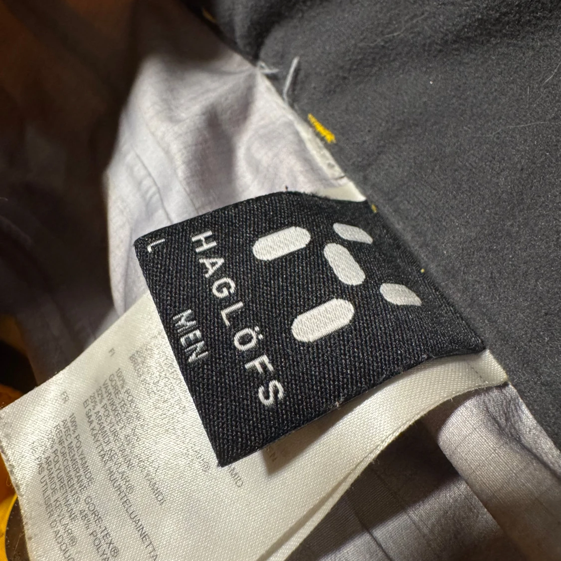 Gula GoreTex-byxor från Haglöfs - 92