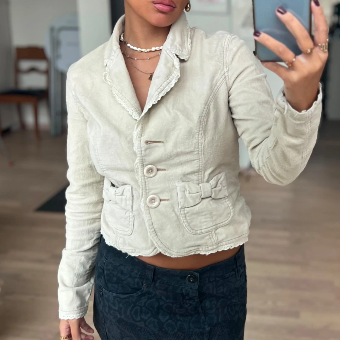 Beige jacka med knappar - 90