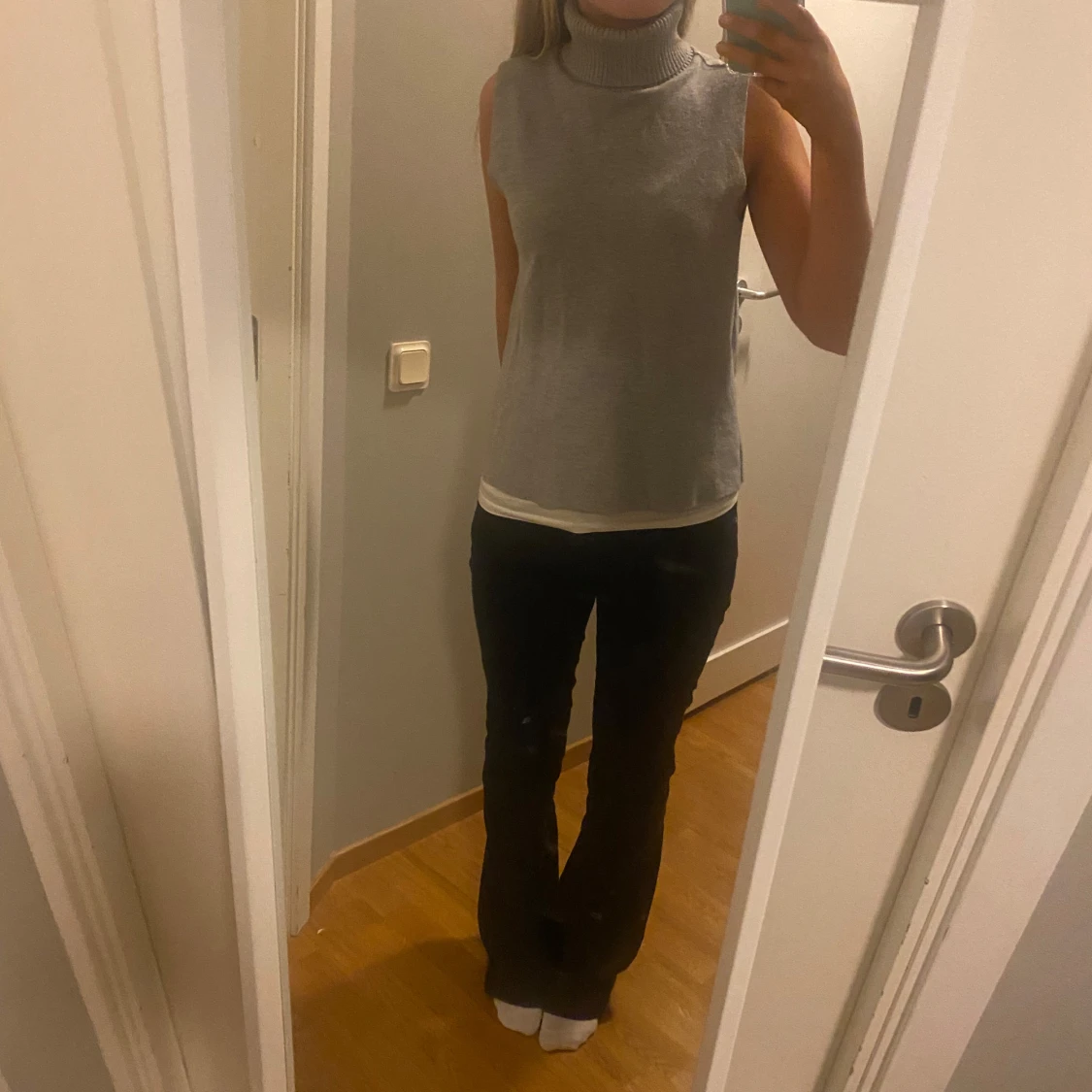 Grå ärmlös polotröja