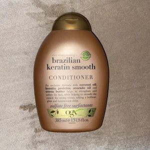Brazilian Keratin Smooth Conditioner - OGX Brazilian Keratin Smooth Conditioner. Har Aldrig använt, nytt skick, Kommer göra ditt hår glansande har hört💗