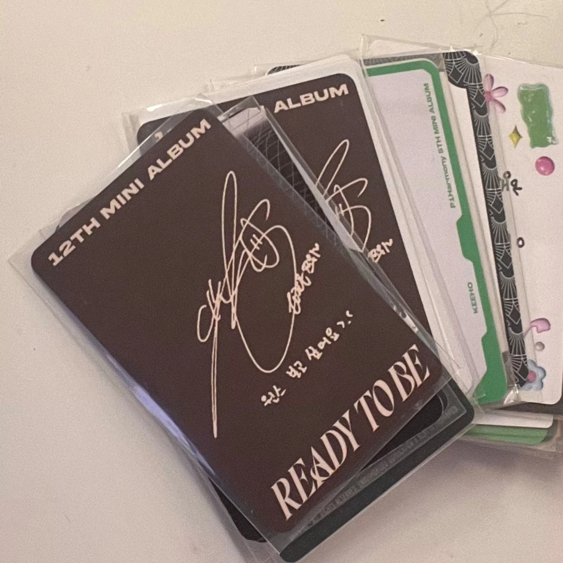 24 random photocards - 90